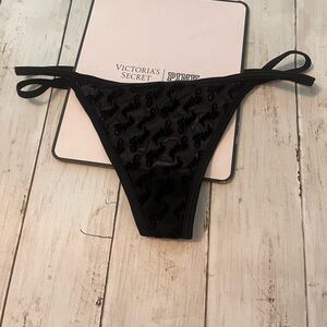 Victoria's Secret Black thong Panties M, NWTT
